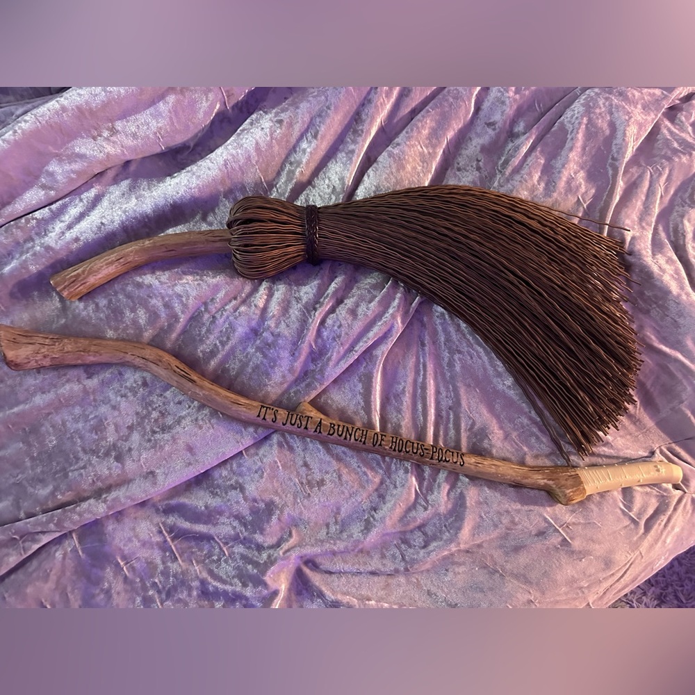 Hocus pocus broom - Picture 4 of 4